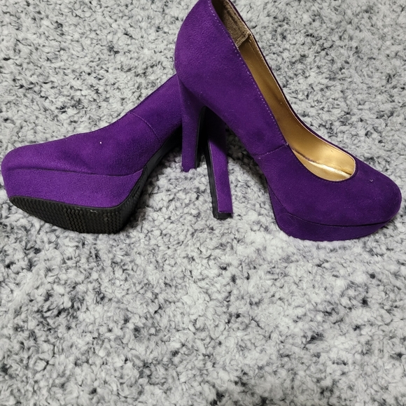 Purple Heels - Picture 2 of 3